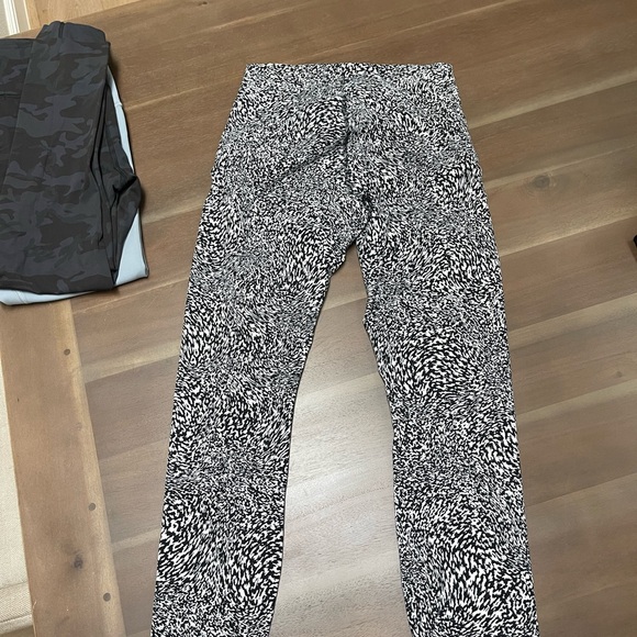 Lululemon wunder train high rise no tags but unworn 25’ - Picture 2 of 3